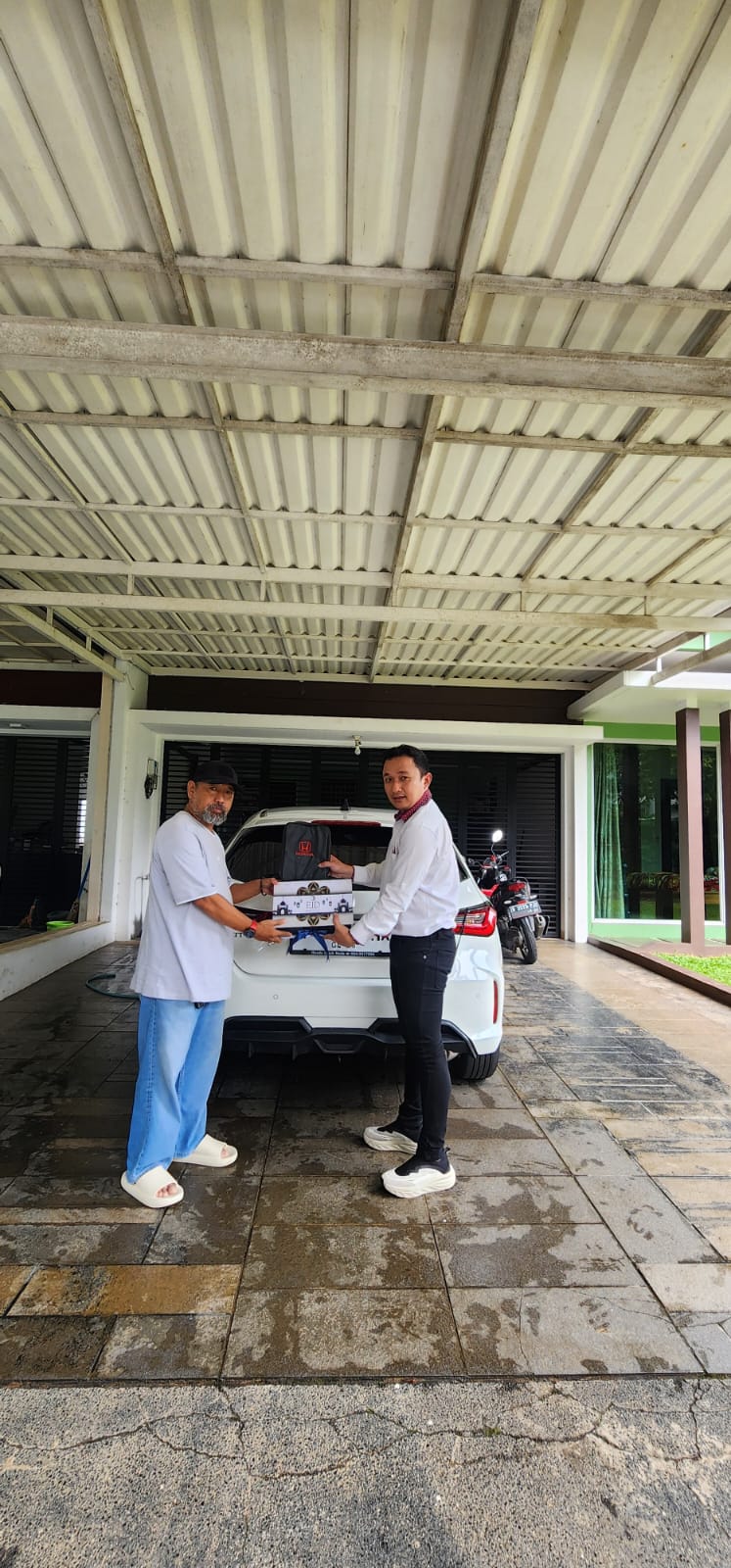 Serah Terima Bapak Eko Prasetyo